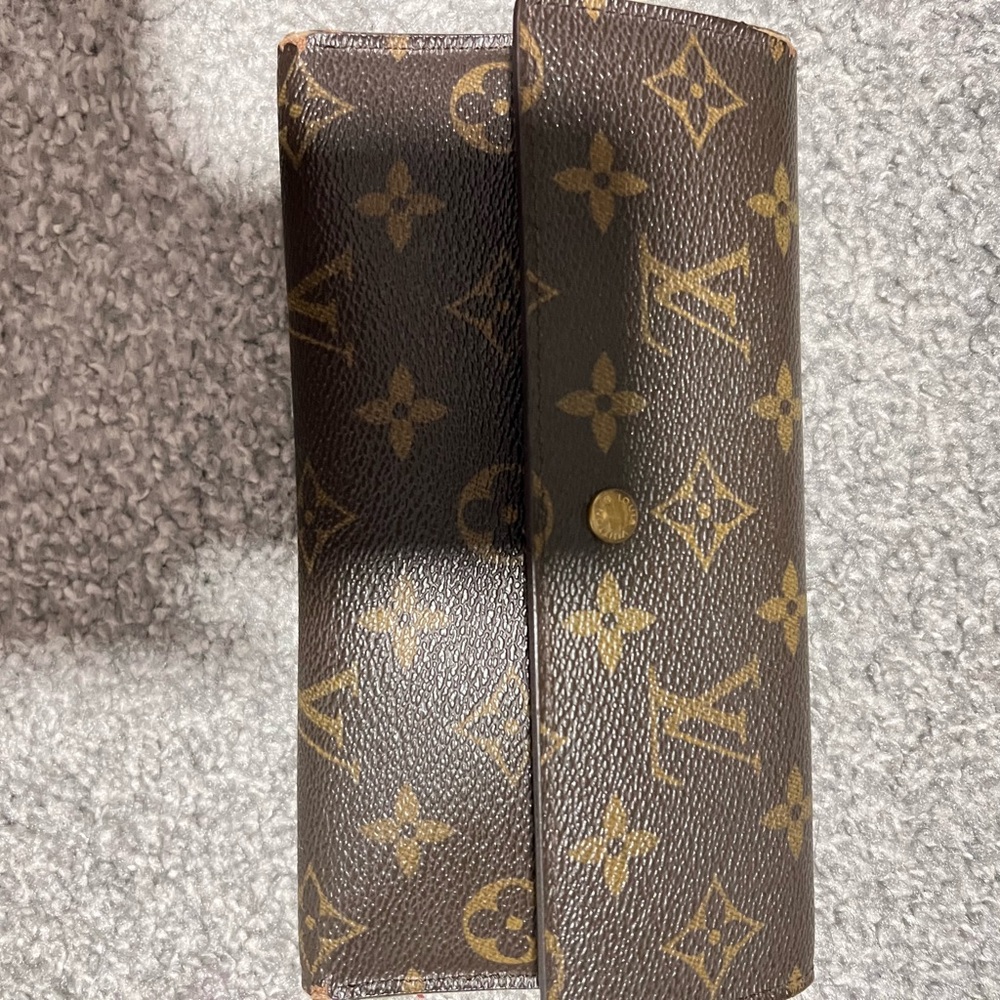 Louis Vuitton Tri Fold Wallet - Picture 10 of 11
